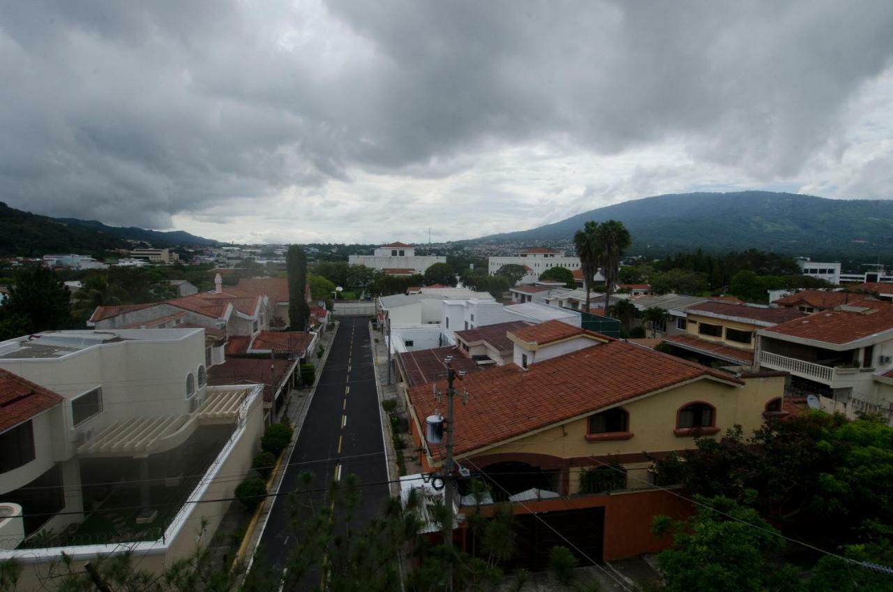 Hotel Berlin San Salvador Extérieur photo